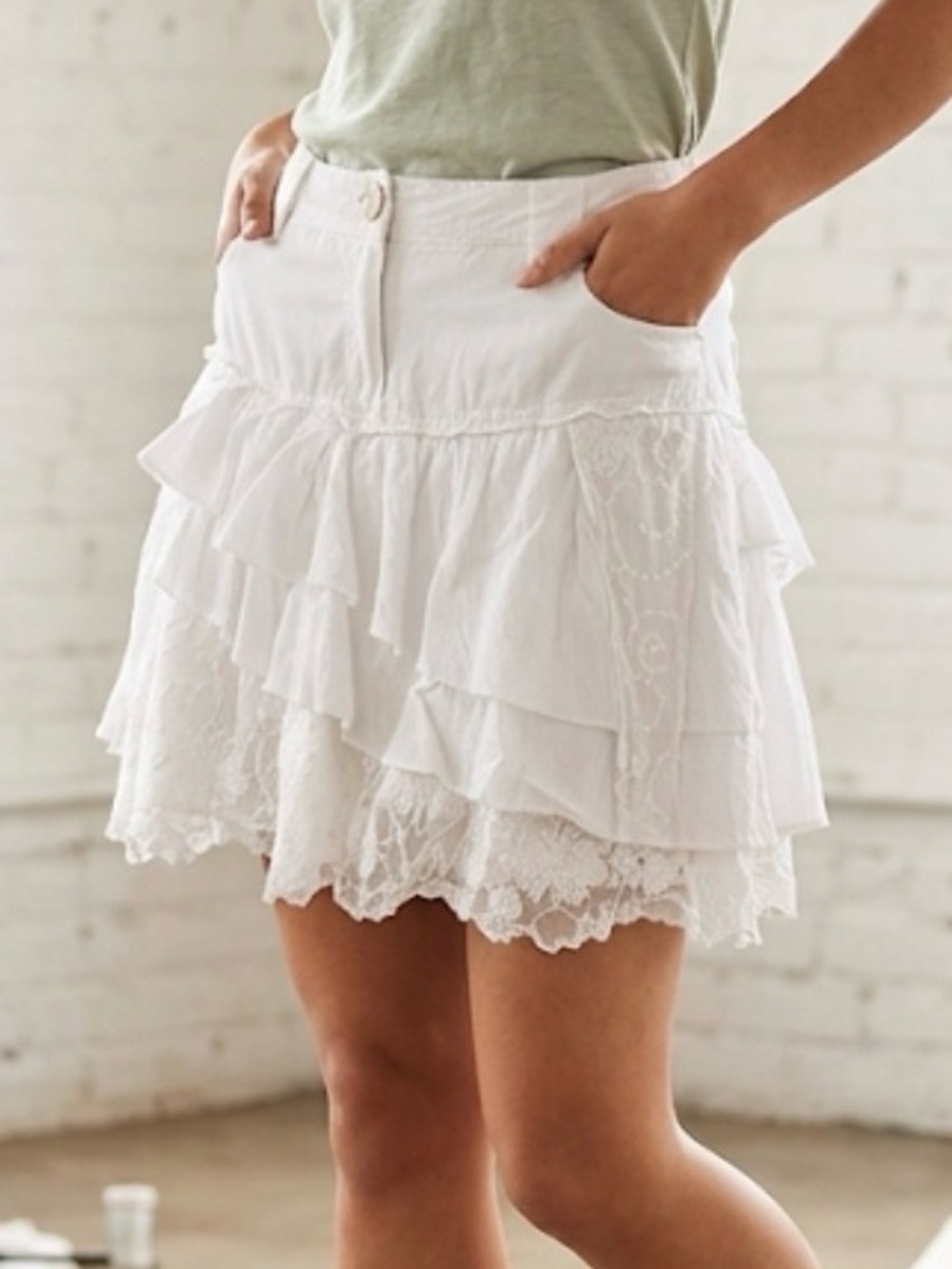 Women's White Tiered Lace Mini Skirt